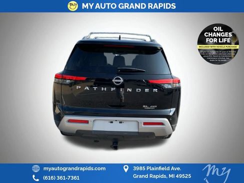 Used 2022 Nissan Pathfinder SL AWD/4WD image 4
