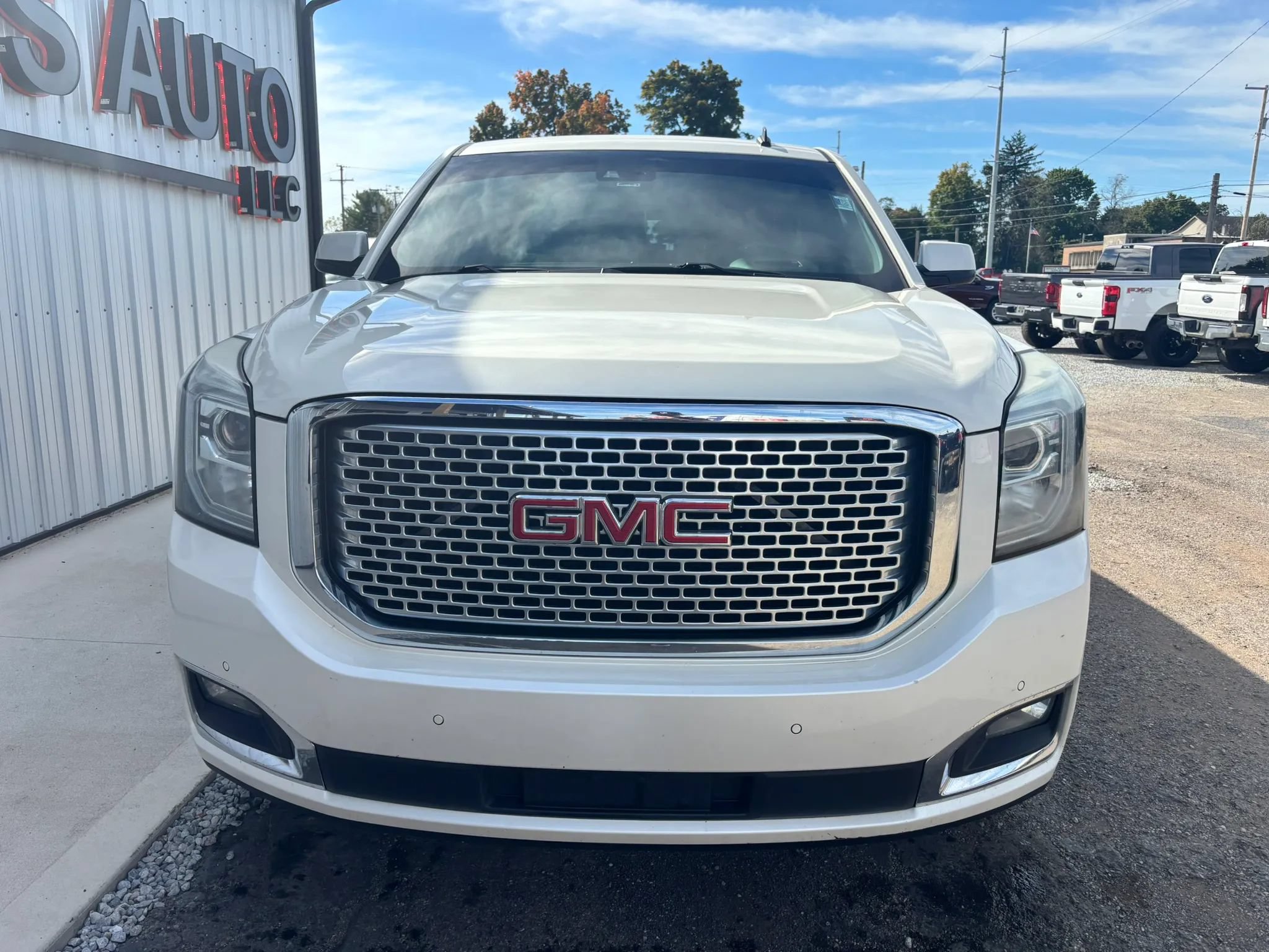 Used 2015 GMC Yukon Denali w/ Touring Package AWD/4WD image 12