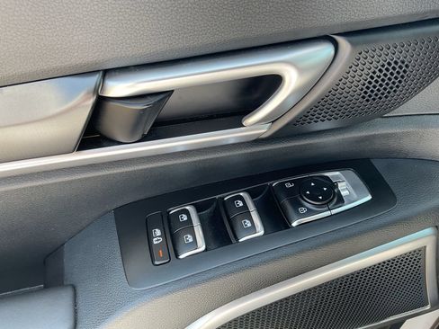 Used 2025 Kia Telluride S FWD image 32