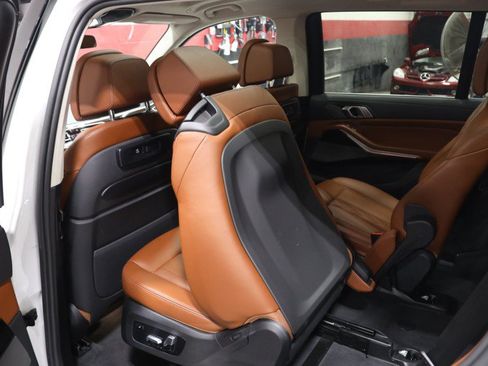Used 2019 BMW X7 xDrive40i w/ Premium Package AWD/4WD image 45