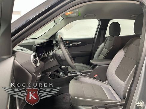 Used 2025 Chevrolet TrailBlazer LT w/ Driver Confidence Package image 11