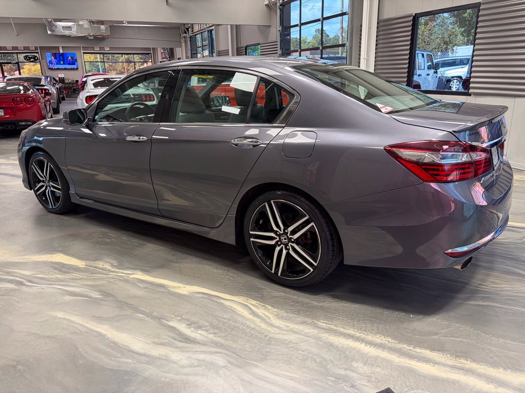 Used 2017 Honda Accord Touring image 39