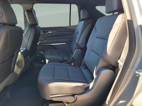 New 2026 Chevrolet Traverse Z71 w/ Enhanced Driving Package image 12