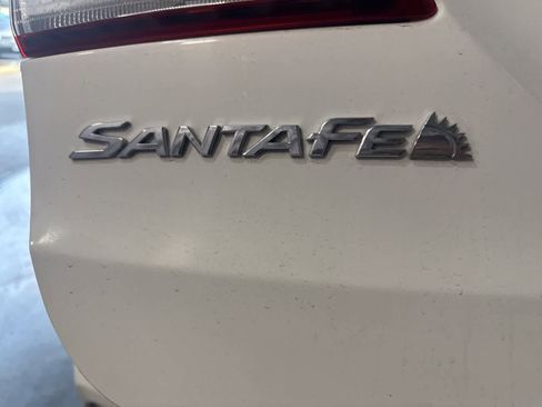 Used 2017 Hyundai Santa Fe SE image 12