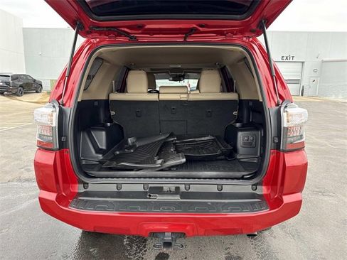 Used 2022 Toyota 4Runner SR5 Premium image 4