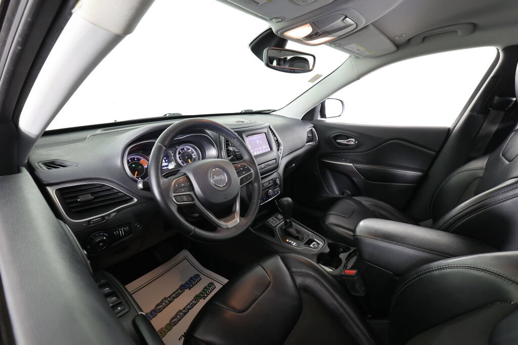 Used 2019 Jeep Cherokee Latitude Plus w/ Comfort/Convenience Group FWD image 10