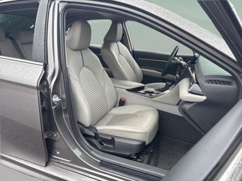 Used 2023 Toyota Camry SE image 39