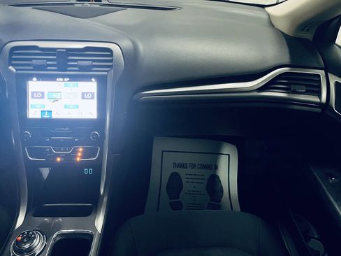 Used 2019 Ford Fusion SE FWD image 27