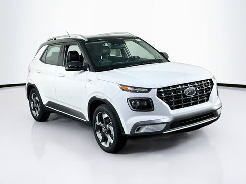 Used 2023 Hyundai Venue Limited image 3