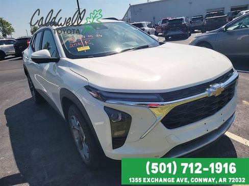 Used 2024 Chevrolet Trax LT w/ Driver Confidence Package FWD image 3