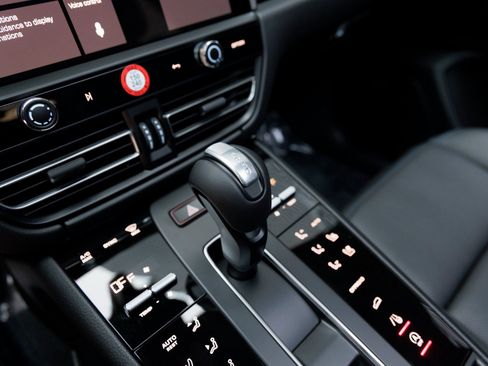 New 2025 Porsche Macan image 21