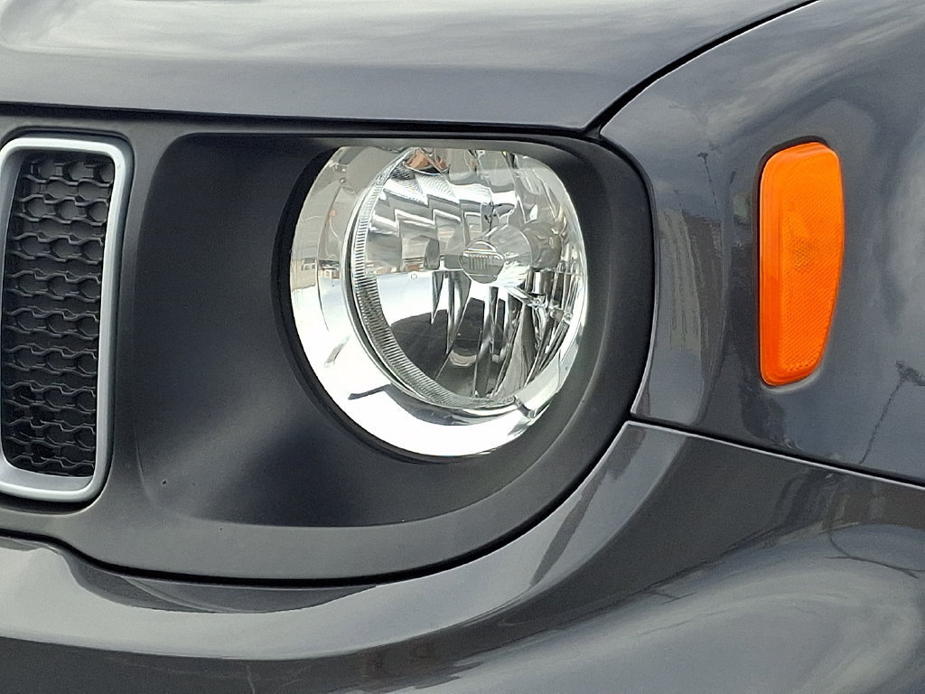 Used 2023 Jeep Renegade Latitude AWD/4WD image 9