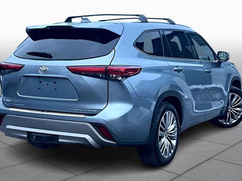 Certified 2022 Toyota Highlander Platinum image 12