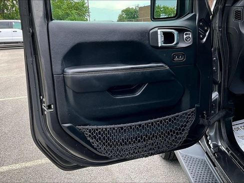 Used 2018 Jeep Wrangler Unlimited Sahara AWD/4WD image 21