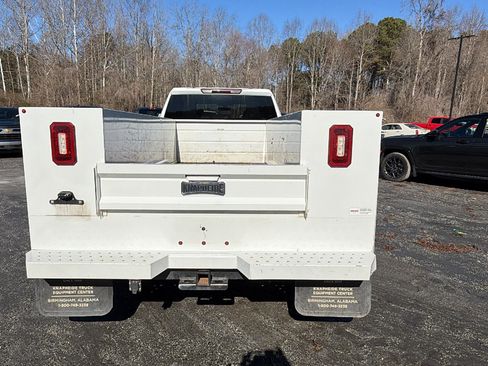 Used 2023 GMC Sierra 3500 Pro w/ Convenience Package image 9