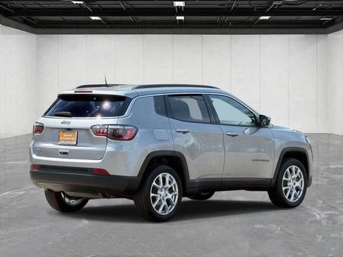 Certified 2024 Jeep Compass Latitude AWD/4WD image 5