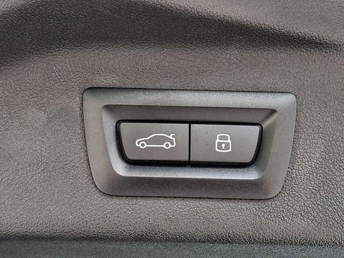 Used 2025 BMW X7 M60i AWD/4WD image 33