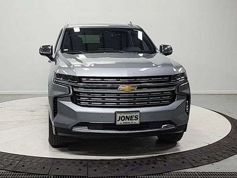 Used 2023 Chevrolet Suburban Premier AWD/4WD image 3