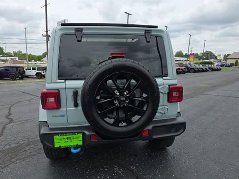 Used 2024 Jeep Wrangler Unlimited Sahara AWD/4WD image 6