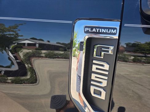 Used 2019 Ford F250 Platinum w/ Platinum Ultimate Package AWD/4WD image 10