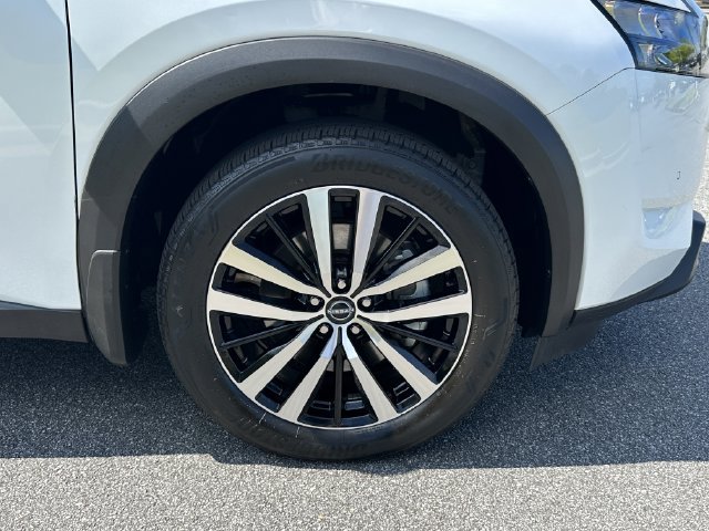 Certified 2025 Nissan Pathfinder Platinum AWD/4WD image 14