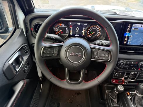 Used 2024 Jeep Wrangler Unlimited Rubicon AWD/4WD image 14