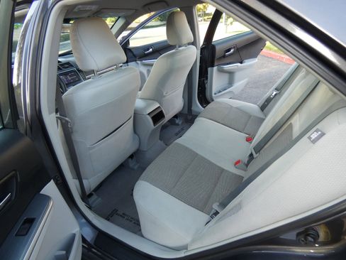 Used 2013 Toyota Camry LE image 43