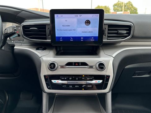 Used 2023 Ford Explorer XLT w/ Equipment Group 202A image 14