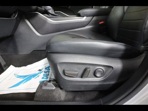 Used 2023 Toyota Highlander XLE image 17