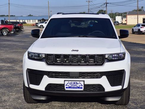 New 2026 Jeep Grand Cherokee L 2WD image 2