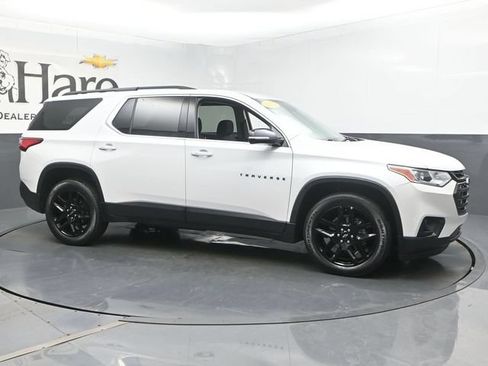 Used 2020 Chevrolet Traverse LT FWD image 1