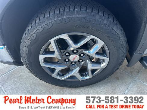 Used 2024 GMC Sierra 1500 SLT w/ SLT Premium Plus Package image 9