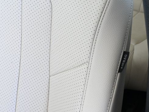 Used 2022 Mercedes-Benz GLB 250 4MATIC image 12