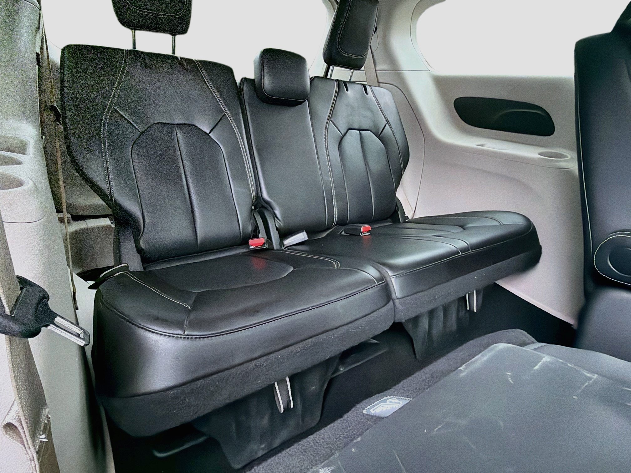 Used 2024 Chrysler Pacifica Limited FWD image 19