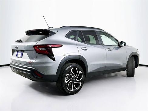 Used 2025 Chevrolet Trax RS w/ Driver Confidence Package image 7