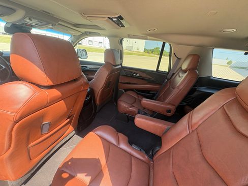 Used 2017 Cadillac Escalade Luxury RWD image 25