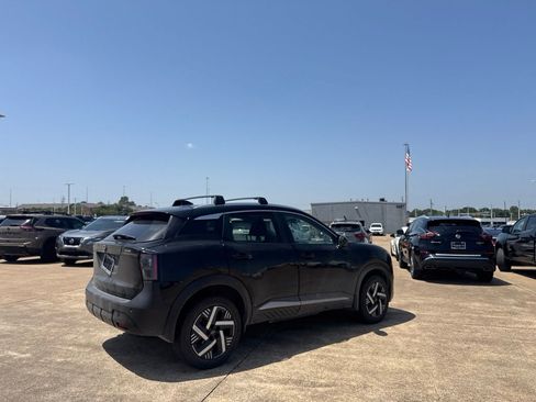 Used 2025 Nissan Kicks SV w/ SV Premium Package FWD image 20
