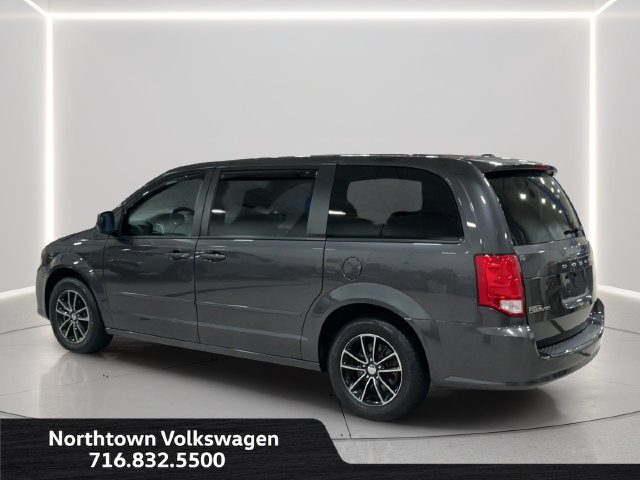 Used 2017 Dodge Grand Caravan SE FWD image 3