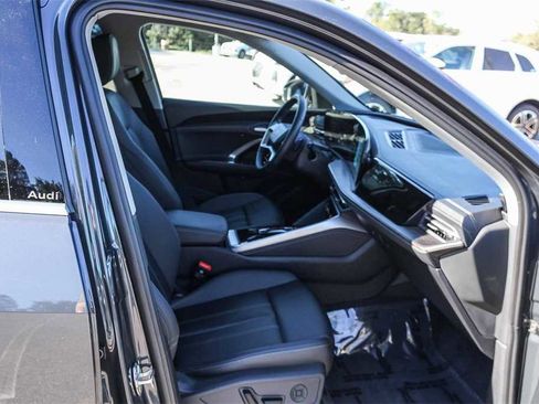 Used 2025 Audi Q5 Premium w/ Convenience Package image 18