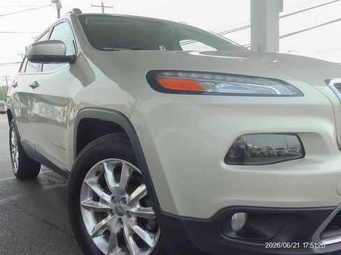 Used 2015 Jeep Cherokee Limited w/ Luxury Group AWD/4WD image 18