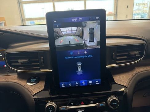 Used 2022 Ford Explorer Platinum w/ Technology Package AWD/4WD image 4