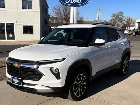 Used 2025 Chevrolet TrailBlazer LT image 1