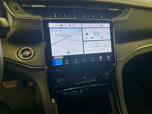 Used 2023 Jeep Grand Cherokee Limited image 26