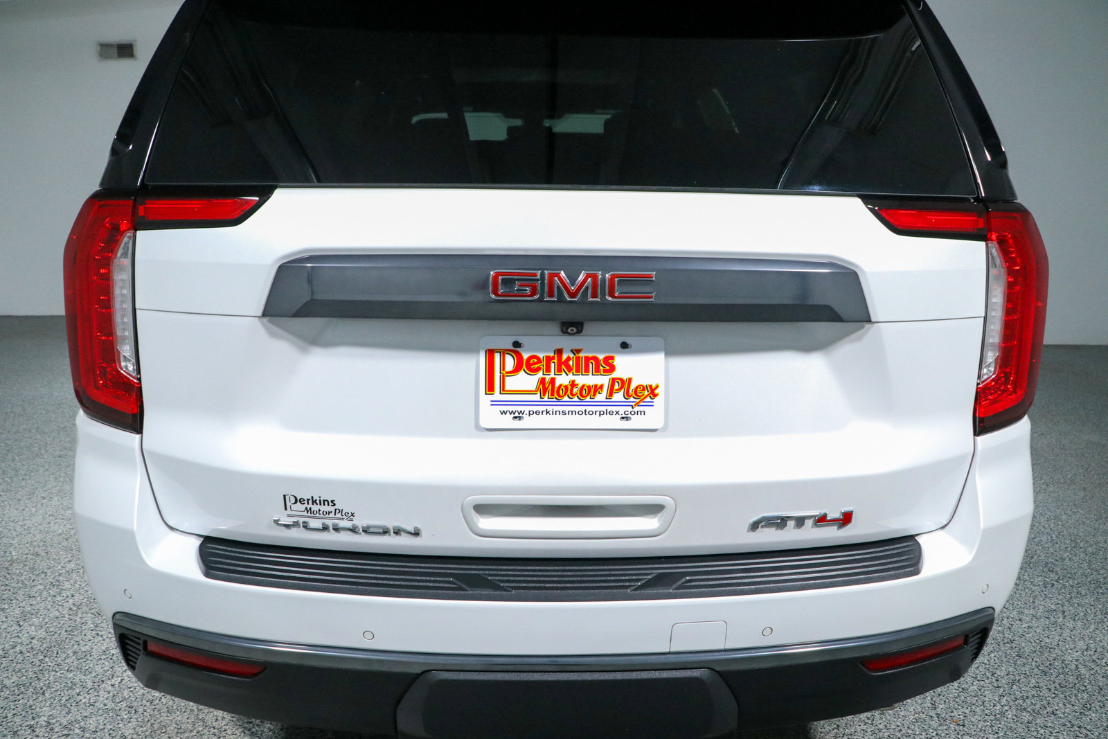 Used 2021 GMC Yukon XL AT4 w/ AT4 Premium Plus Package AWD/4WD image 8