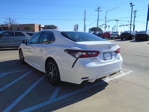 Used 2024 Toyota Camry SE image 7