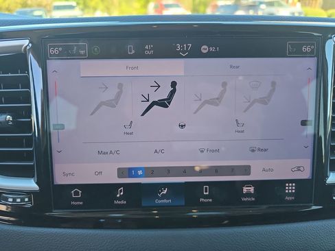 Used 2024 Chrysler Pacifica Touring-L FWD image 22