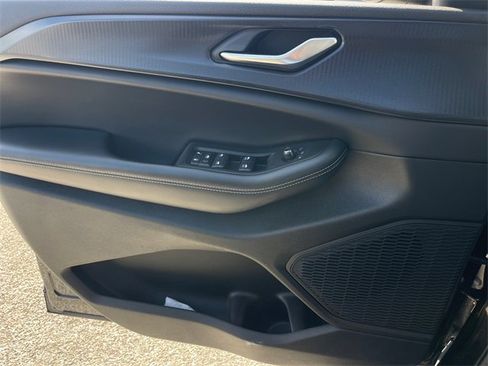 Used 2023 Jeep Grand Cherokee Laredo image 19