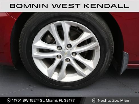 Used 2017 Chevrolet Malibu LT image 9