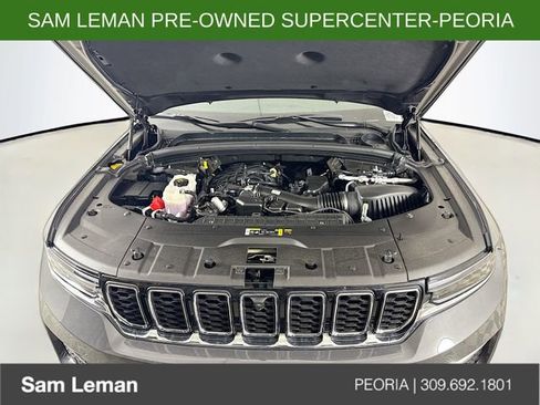 Used 2025 Jeep Grand Cherokee Limited w/ Luxury Tech Group II AWD/4WD image 31