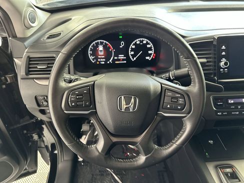 Used 2025 Honda Ridgeline Sport image 14